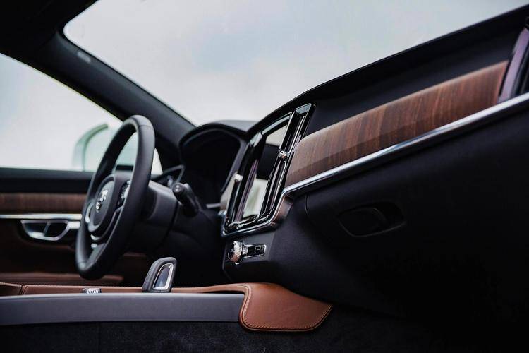 新能源 SUV 电池质保 八年十五万公里